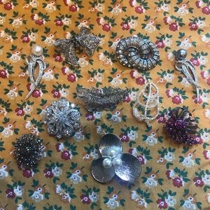 Lot of 10 Brooches / Pins